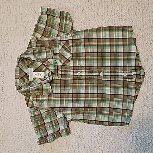 Old Navy Size 18-24 months boys button up shirt. - Picture 1 of 7